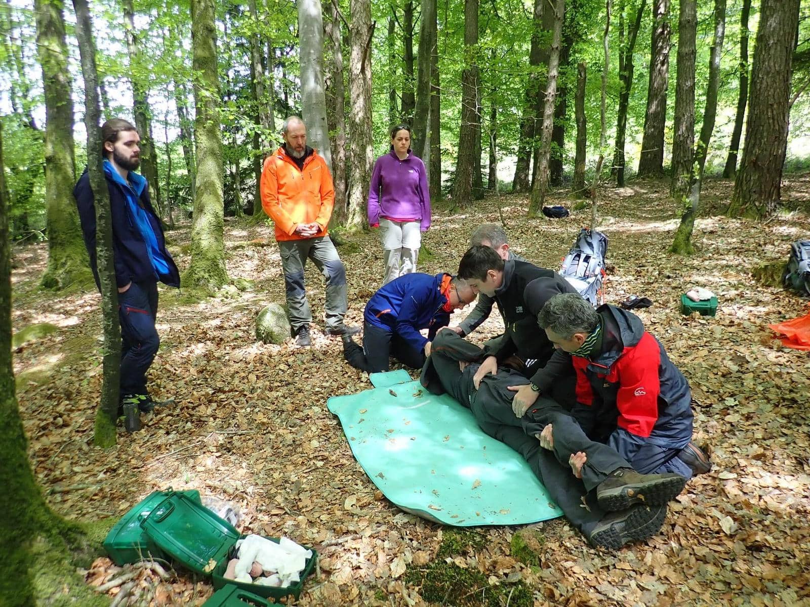 Hikers perform emergency first aid REC3 in forest